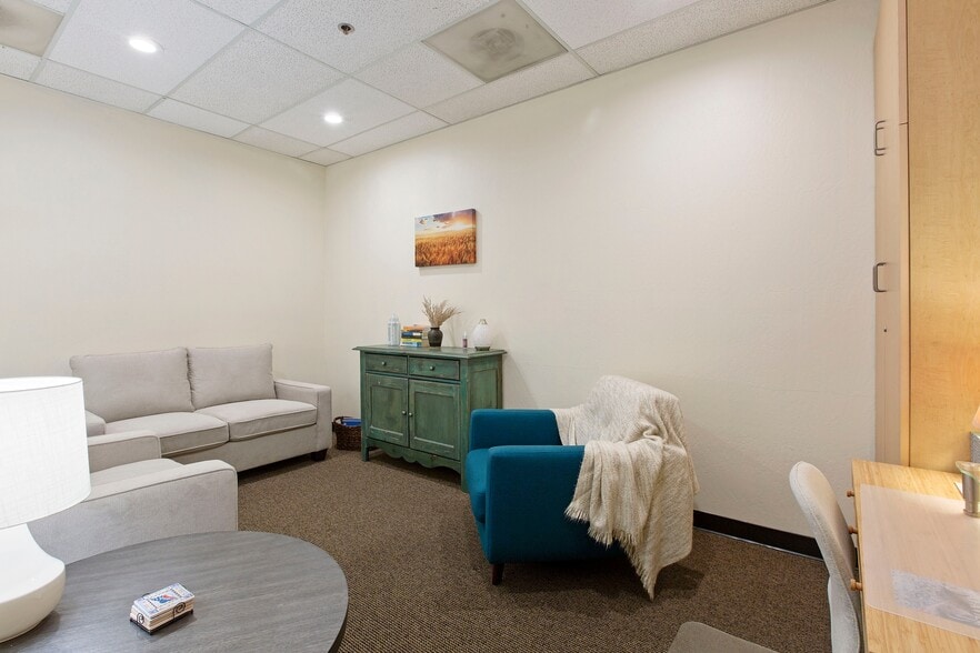More Photos Of 2401-2417 Park Blvd, Palo Alto Office For Sale