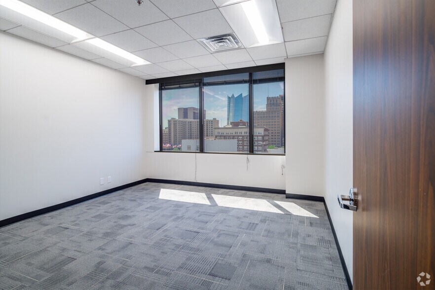 More Photos Of 711 Navarro St, San Antonio Office For Lease