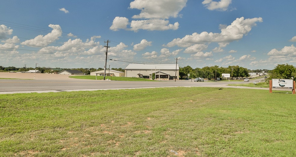 More Photos Of 1107 Weatherford Hwy, Granbury Religious Facility For Lease