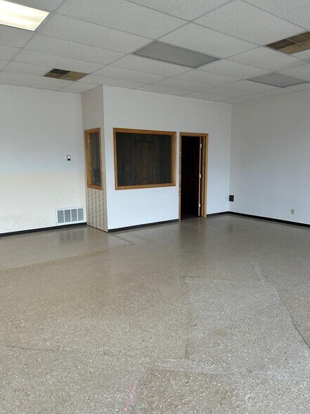 More Photos Of 818 N Raguet St, Lufkin Light Distribution For Sale