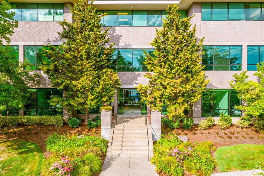 More Photos Of 4949 Meadows Rd, Lake Oswego Unknown For Lease