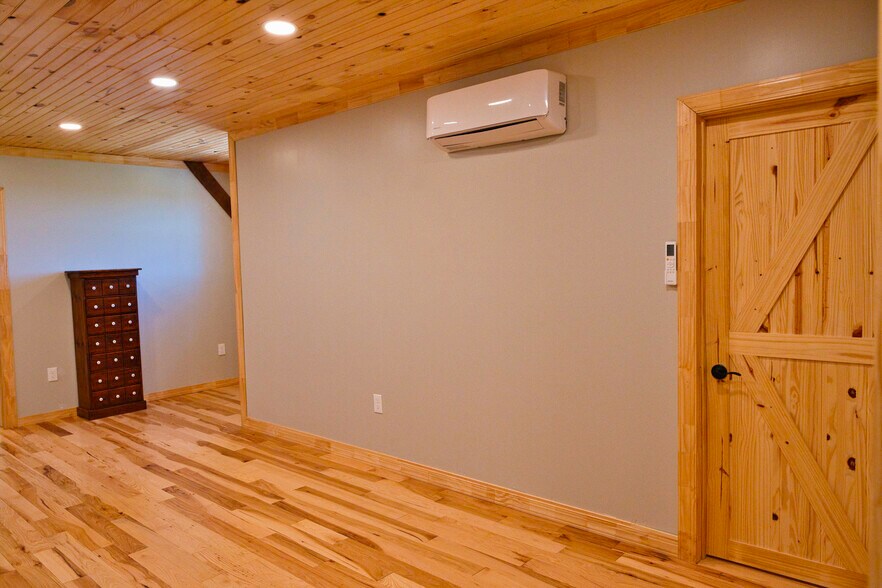 More Photos Of 5984 W South Range Rd, Salem Service For Sale