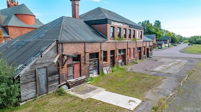 More Photos Of 808 Oak St, Calumet Office For Sale