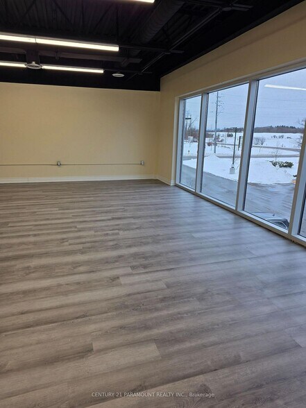 More Photos Of 587 Hanlon Creek Blvd, Guelph Showroom For Sale