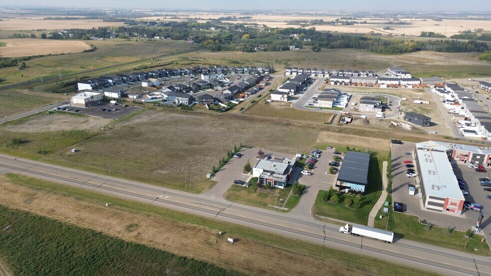 More Photos Of 518 Laura Av, Red Deer County Office For Sale