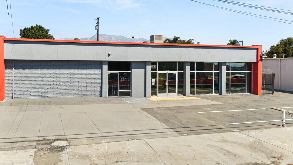 More Photos Of 960 W Holt Blvd, Ontario Freestanding For Sale