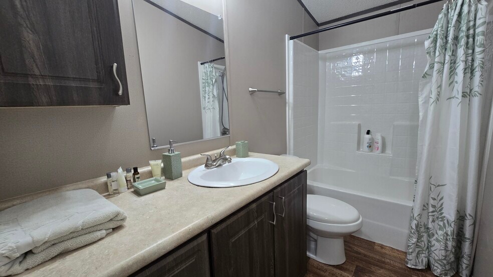More Photos Of 44 Crawford Dr, Lake Placid Manufactured Housing Mobile Home Park For Sale