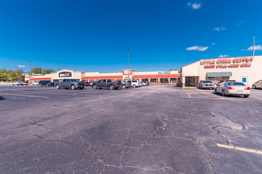 More Photos Of 451 Columbia Ave, Lexington Freestanding For Sale