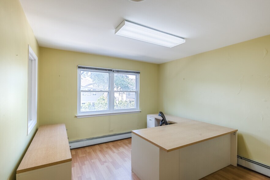 More Photos Of 152 Burlington Ave, Clarendon Hills Storefront Retail Office For Lease