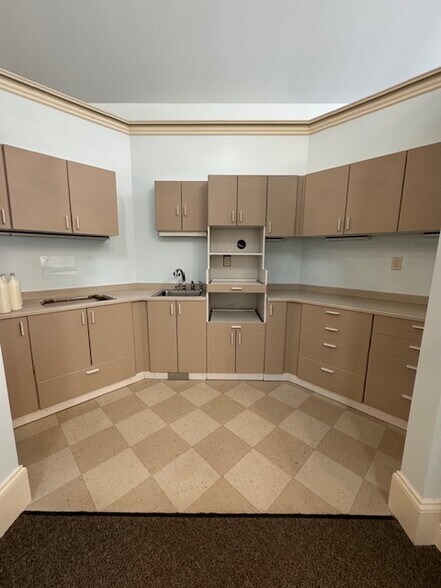 More Photos Of 4330 S Lee St, Buford Medical For Sale