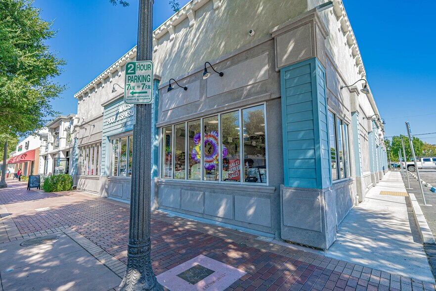 More Photos Of 24316 Main St, Newhall Freestanding For Sale