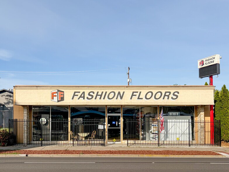 Primary Photo Of 427 N Riverside Ave, Medford Freestanding For Sale