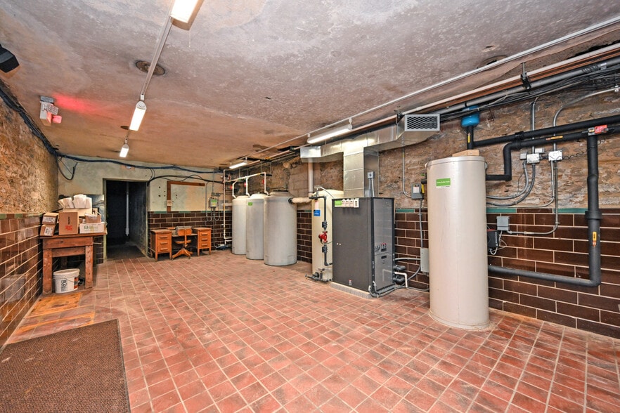 More Photos Of 19 E 8th St, Cincinnati Office For Sale