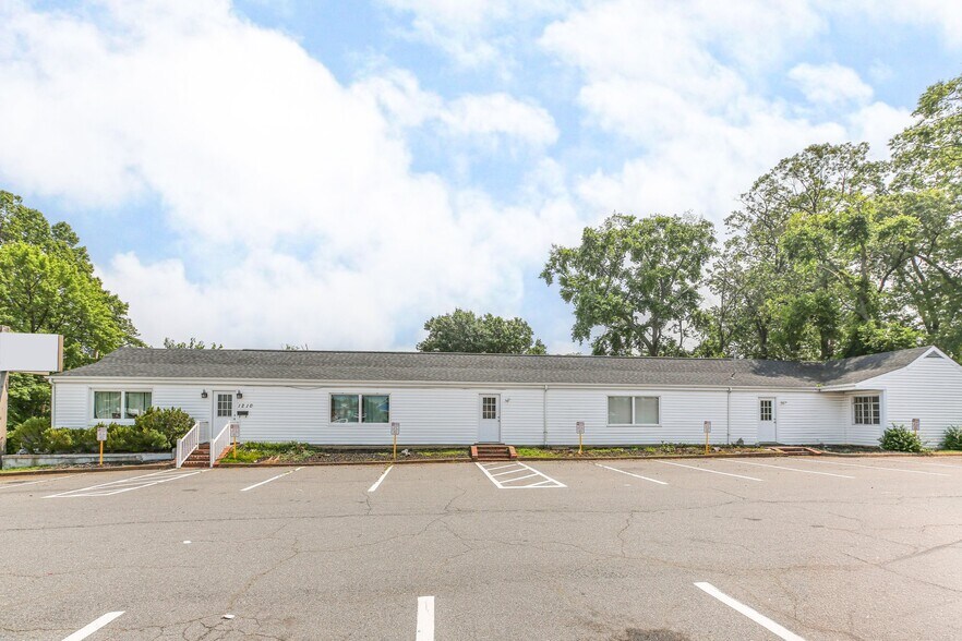 More Photos Of 1210 Snowden St, Fredericksburg Veterinarian Kennel For Lease