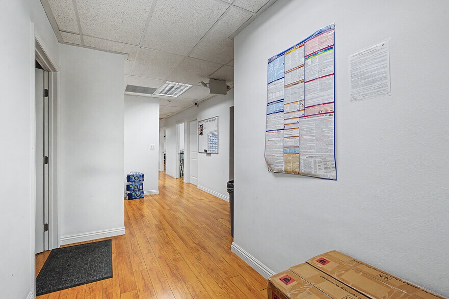 More Photos Of 6045-6047 Vineland Ave, North Hollywood Office For Sale