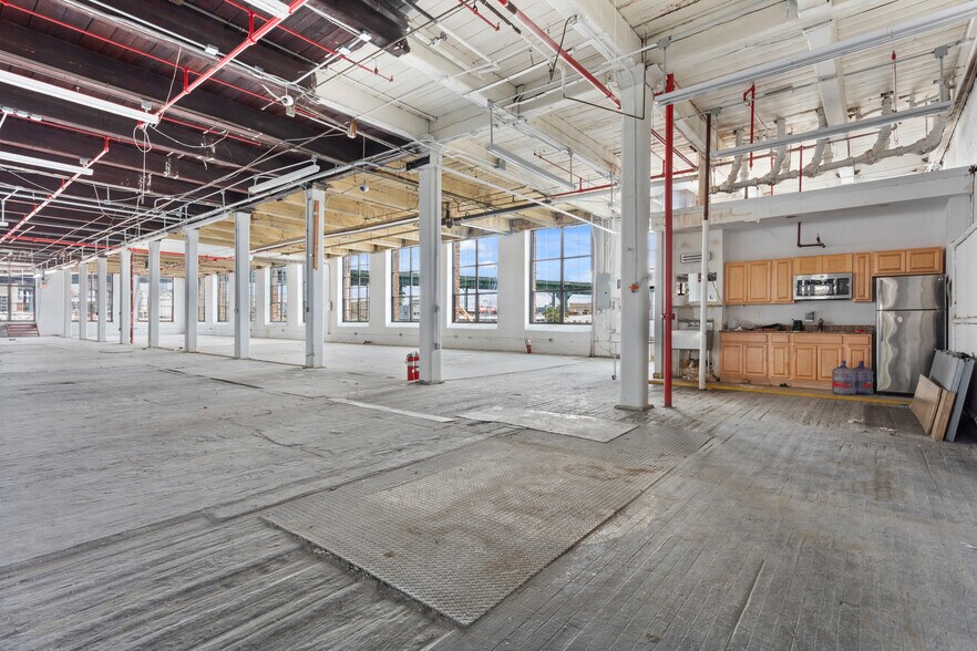 More Photos Of 610-628 Smith St, Brooklyn Warehouse For Lease