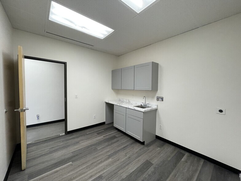 More Photos Of 5930 Ingalls St, Arvada Manufacturing For Lease