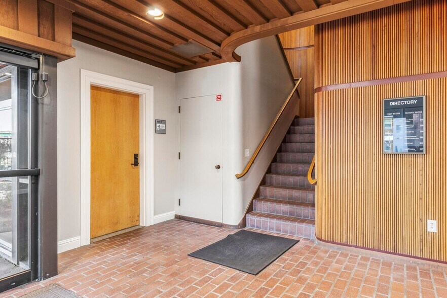 More Photos Of 2555 3rd St, Sacramento Office For Lease