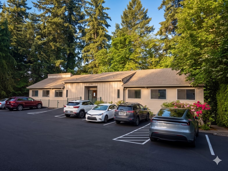 More Photos Of 2700 SE Harrison St, Milwaukie Office For Sale