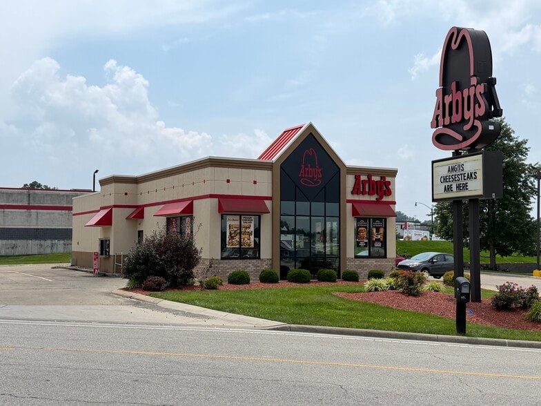 More Photos Of 851 Eastgate South Dr, Cincinnati Fast Food For Sale