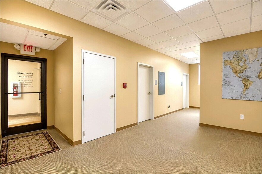 More Photos Of 1510 Blue Ridge Blvd, Seneca Storefront Retail Office For Sale