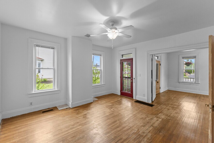 More Photos Of 4103 Broadway, Grove City Freestanding For Sale
