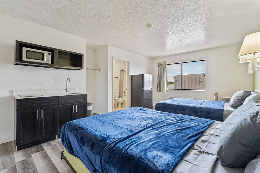 More Photos Of 261 Bear River Dr, Evanston Hotel For Sale