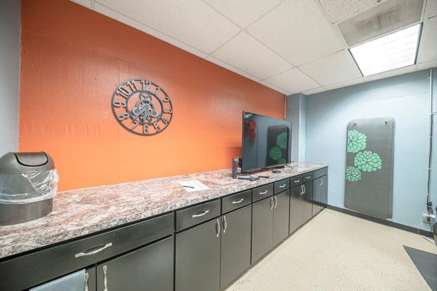 More Photos Of 125 W Missouri Ave, Midland Office For Lease
