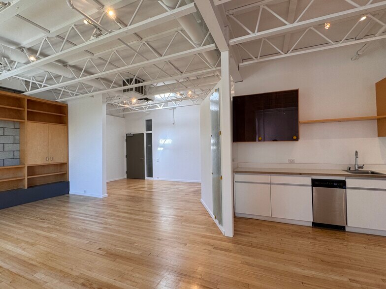 More Photos Of 2110 Main St, Santa Monica Loft Creative Space For Lease