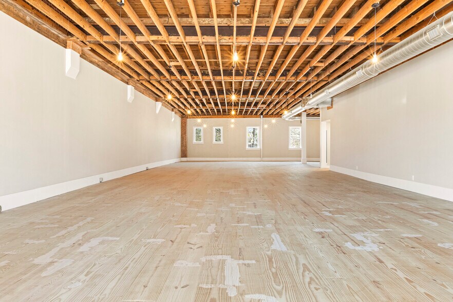 More Photos Of 145-147 N Steele St, Sanford Storefront For Lease