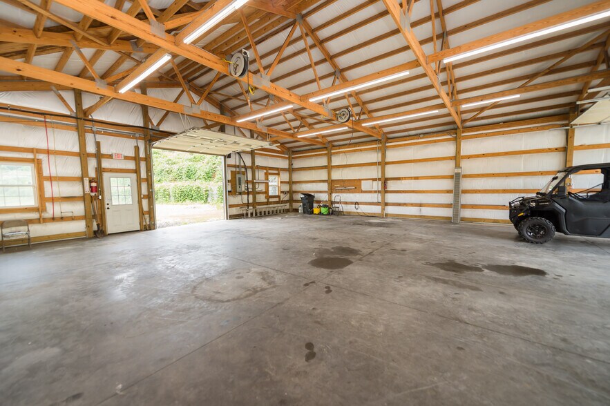 More Photos Of 2648 Rainbow Lake Rd, Inman Flex For Sale