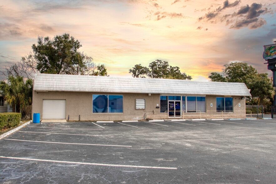 More Photos Of 4401 Edgewater Dr, Orlando Freestanding For Lease