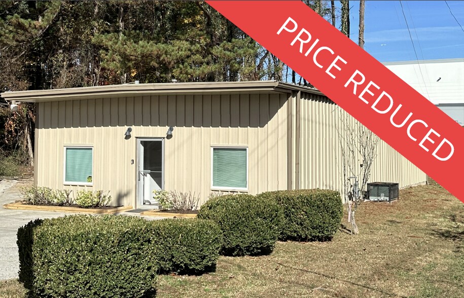 Primary Photo Of 1484 Lake City Industrial Ct, Morrow Flex For Sale