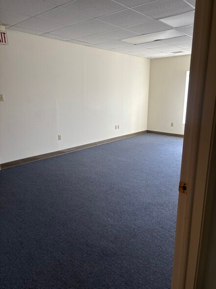 More Photos Of 12 Salters Creek Rd, Hampton Office For Lease