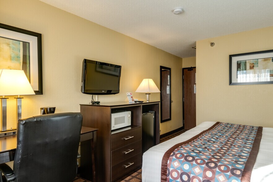 More Photos Of 917 E Milwaukee St, Whitewater Hotel For Sale