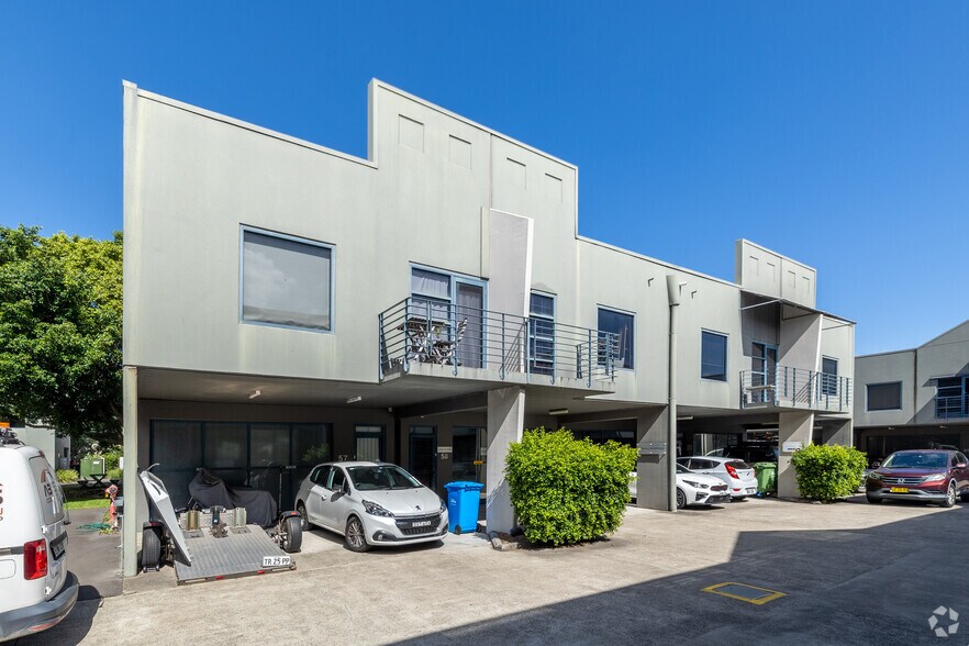 More Photos Of 45-51 Huntley St, Alexandria Flex For Lease