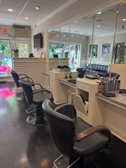 More Photos Of 123 Wolfs Ln, Pelham General Retail For Sale