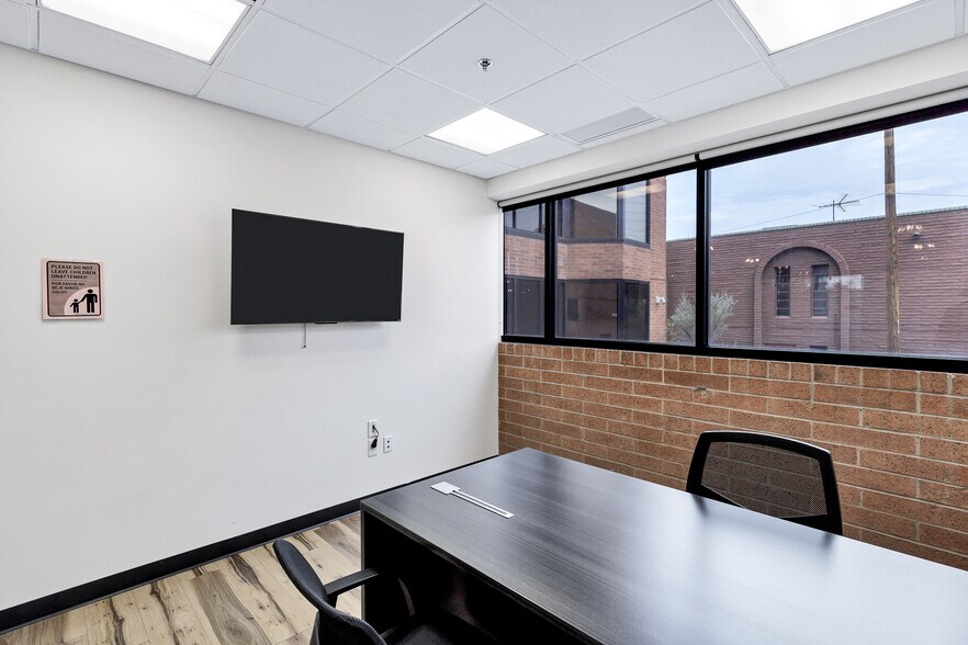 More Photos Of 2727 N 3rd St, Phoenix Office For Sale
