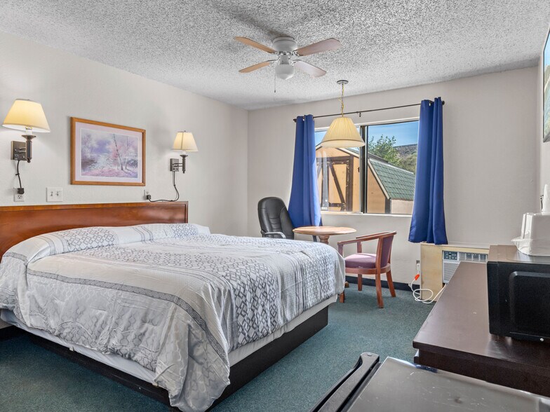 More Photos Of 1805 Westland Rd, Cheyenne Hotel For Sale