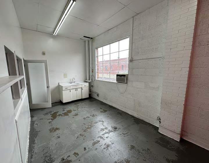 More Photos Of 4959 Colorado Blvd, Denver Warehouse For Lease