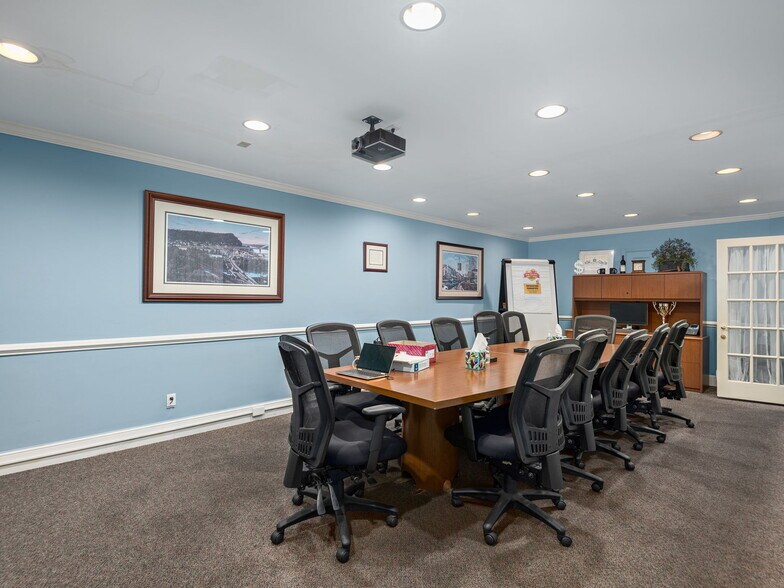 More Photos Of 337 N Main St, Hendersonville Office For Sale