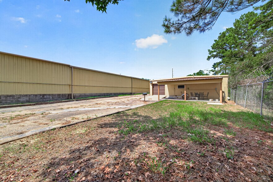 More Photos Of 214 N Loop 336 E, Conroe Office For Sale