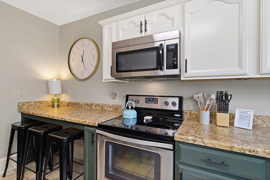 More Photos Of 100 S Railroad Ave, Damascus Apartments For Sale