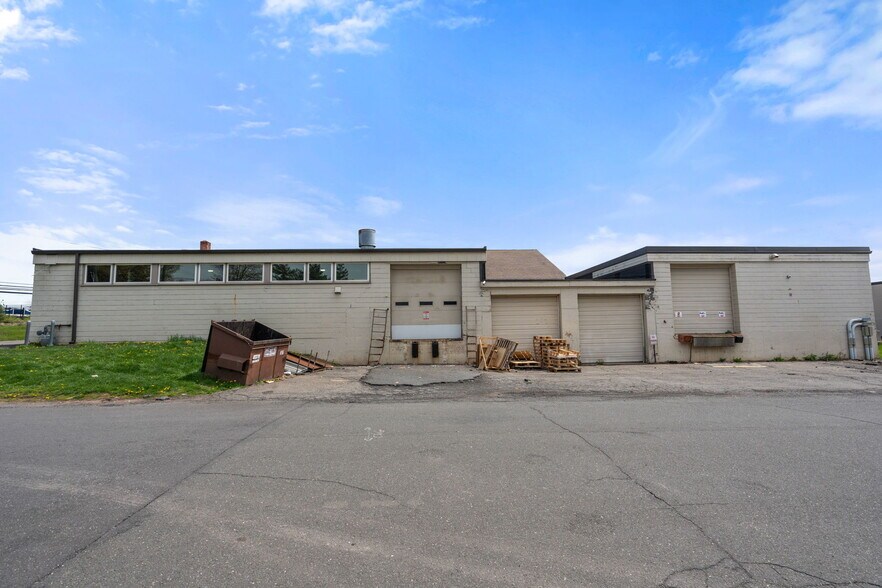 More Photos Of 109 Talcott Rd, West Hartford Manufacturing For Sale