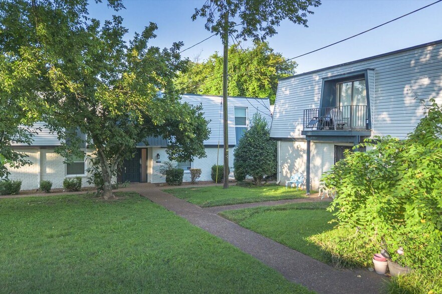 More Photos Of 126 Walton Ferry Rd, Hendersonville Apartments For Sale