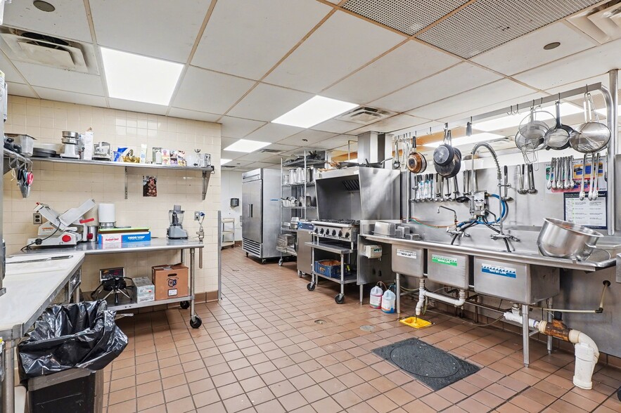 More Photos Of 1222 N US 23, East Tawas Restaurant For Sale