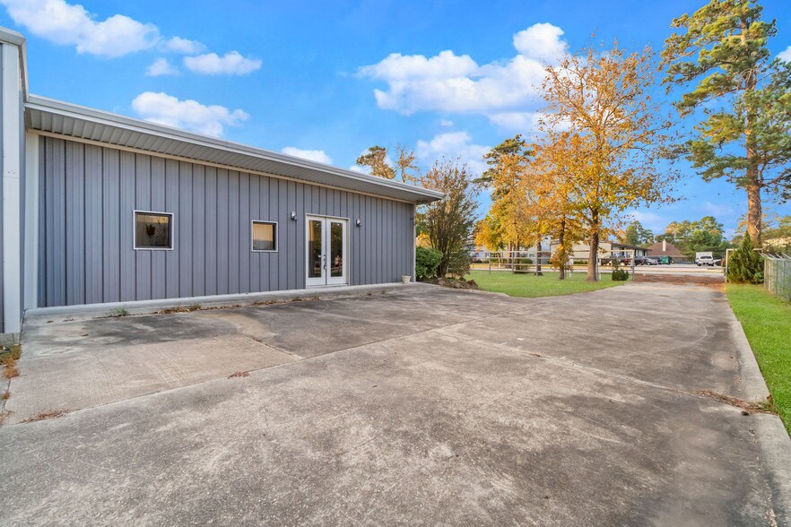 More Photos Of 32219 Tamina Rd, Magnolia Distribution For Lease