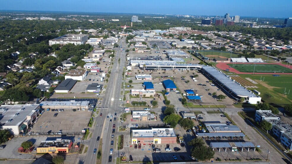 More Photos Of 14501-14525 Memorial Dr, Houston Unknown For Lease