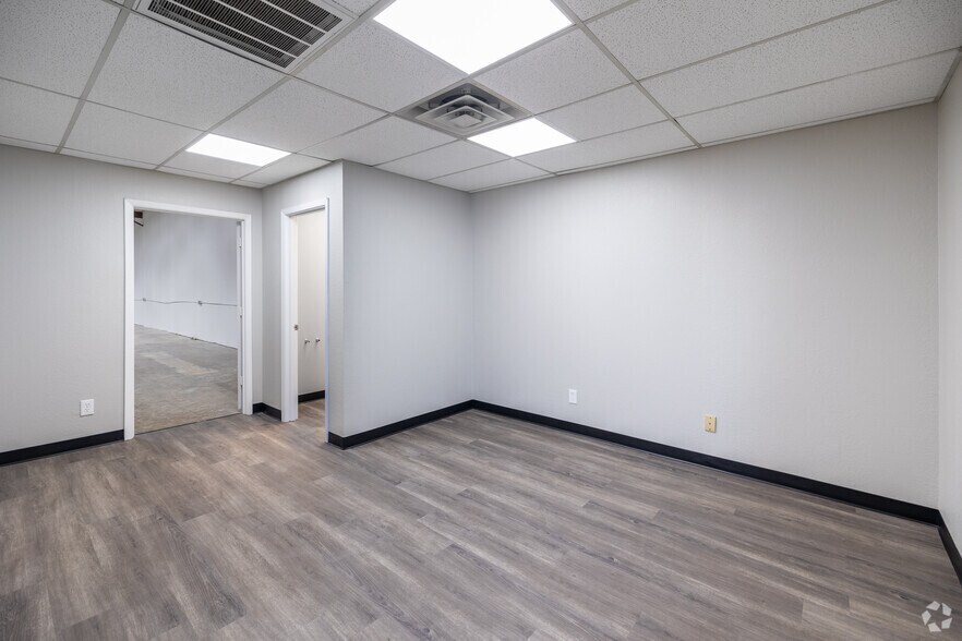 More Photos Of 1663 Hickory Dr, Haltom City Unknown For Lease