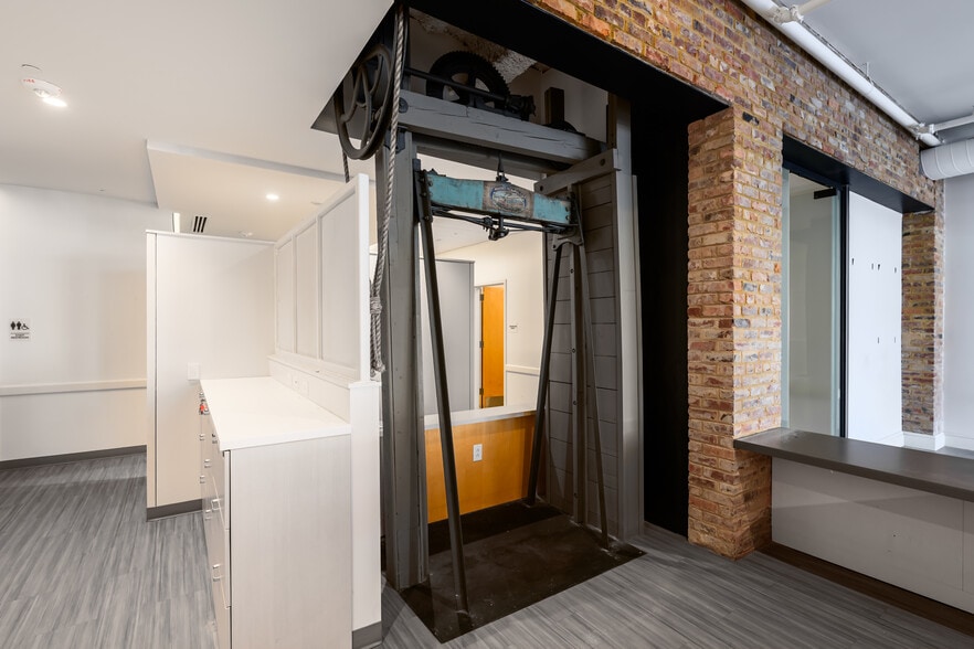 More Photos Of 107 W Hargett St, Raleigh Office For Lease